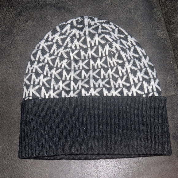 Michael Kors Black and White Logo Beanie Never worn - Picture 2 of 5